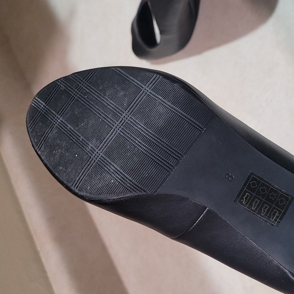 Le Chateau black size 8 peekaboo heel - Picture 4 of 4